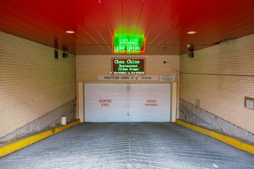 Jak Vybrat a Bezpečně Instalovat Garážová Vrata: Úplný Průvodce